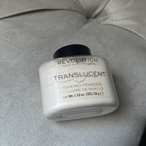 Revolution Translucent baking powder